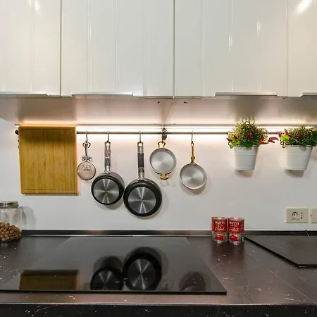 Stylish Top Quality Flat